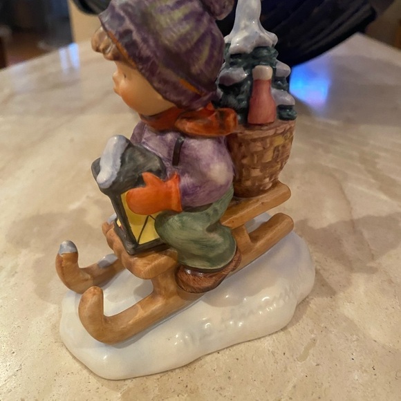 Hummel Ride Into Christmas - Picture 3 of 7